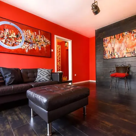 Downtown Oasis: Central Apartments With Cozy Charm-3